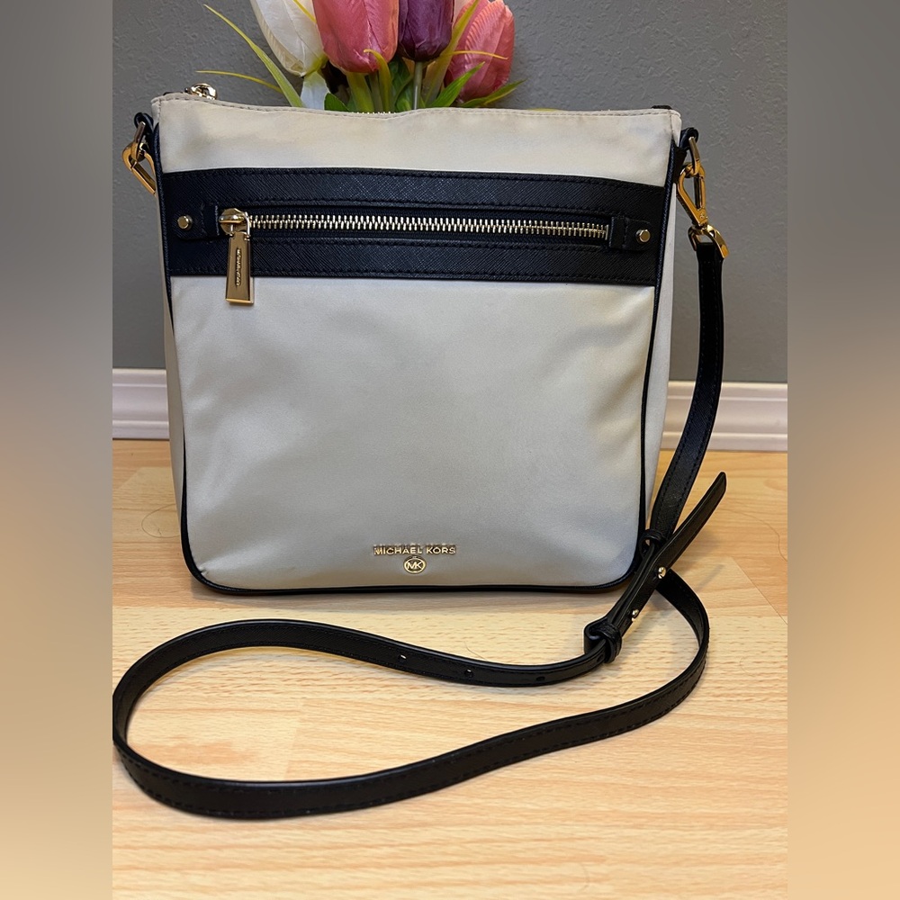 Michael Kors Cream Jet Set Larch Crossbody